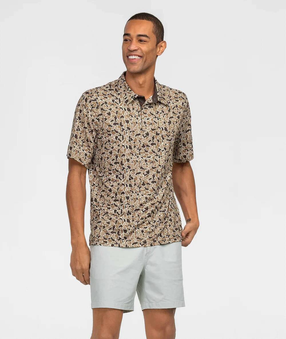 NEW SOUTHERN SHIRT COMPANY men's hunters hideaway printed polo in beige camo